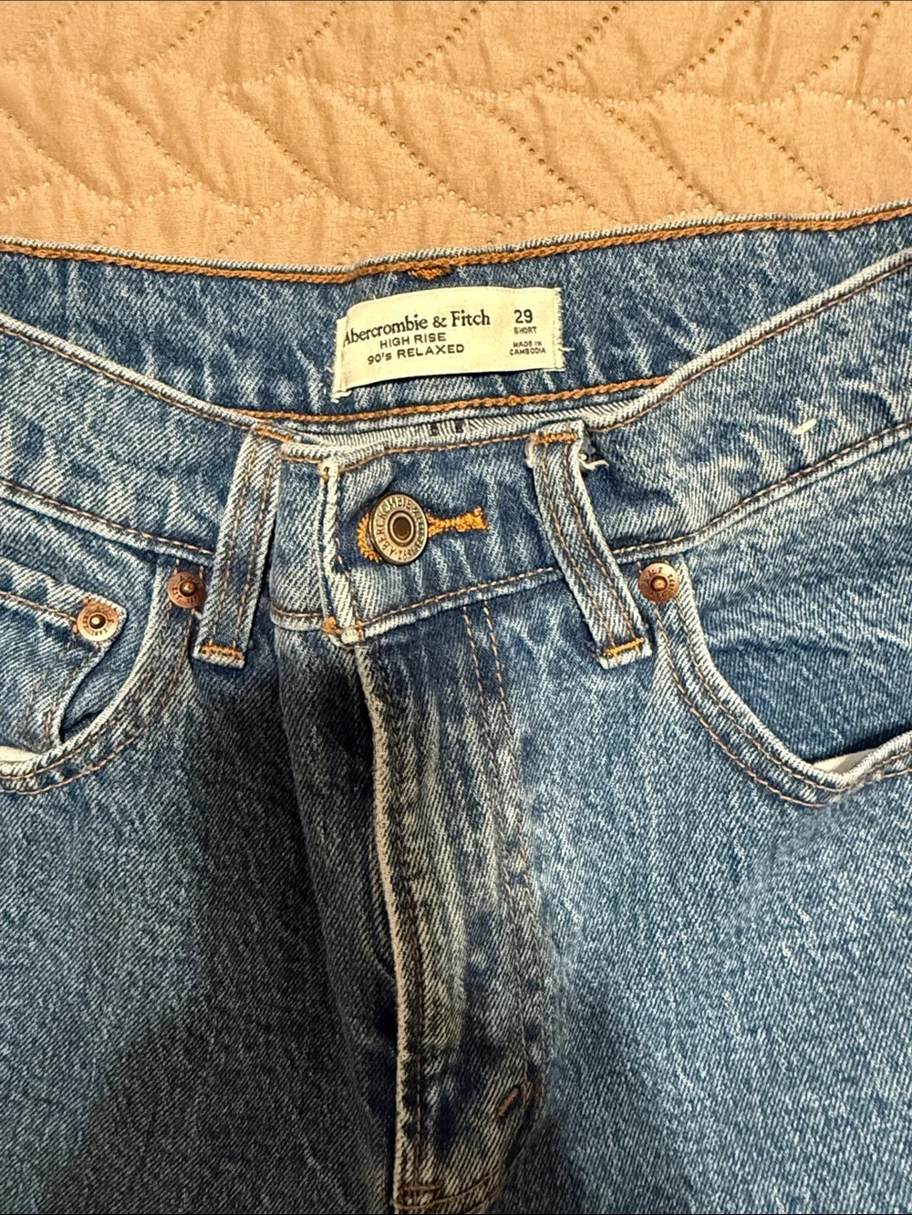 ABERCROMBIE HIGH RISE 90s RELAXED JEANS